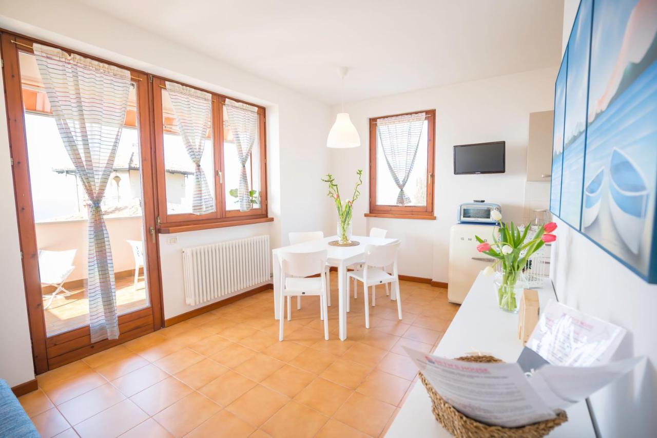 Le Vele Beth'S House Apartment เบรนโซเน ซูล การ์ดา ภายนอก รูปภาพ