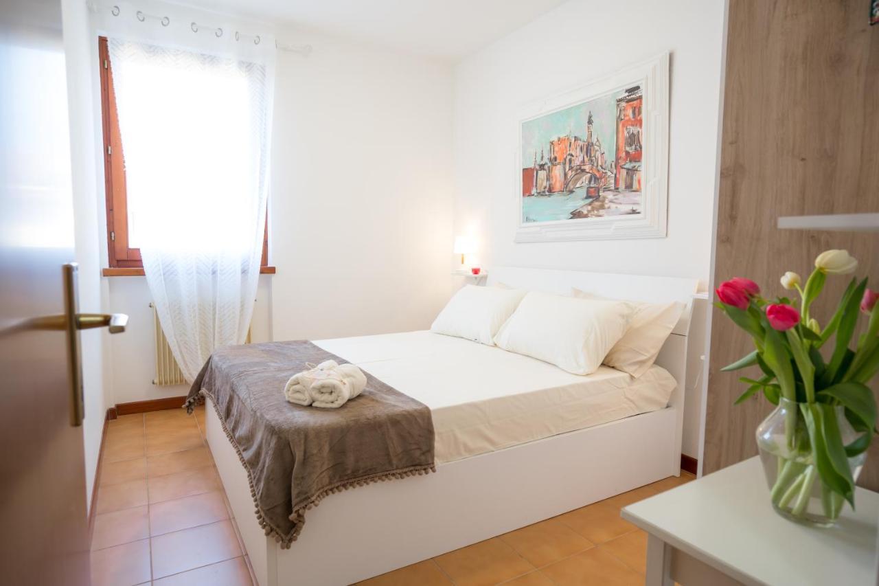 Le Vele Beth'S House Apartment เบรนโซเน ซูล การ์ดา ภายนอก รูปภาพ