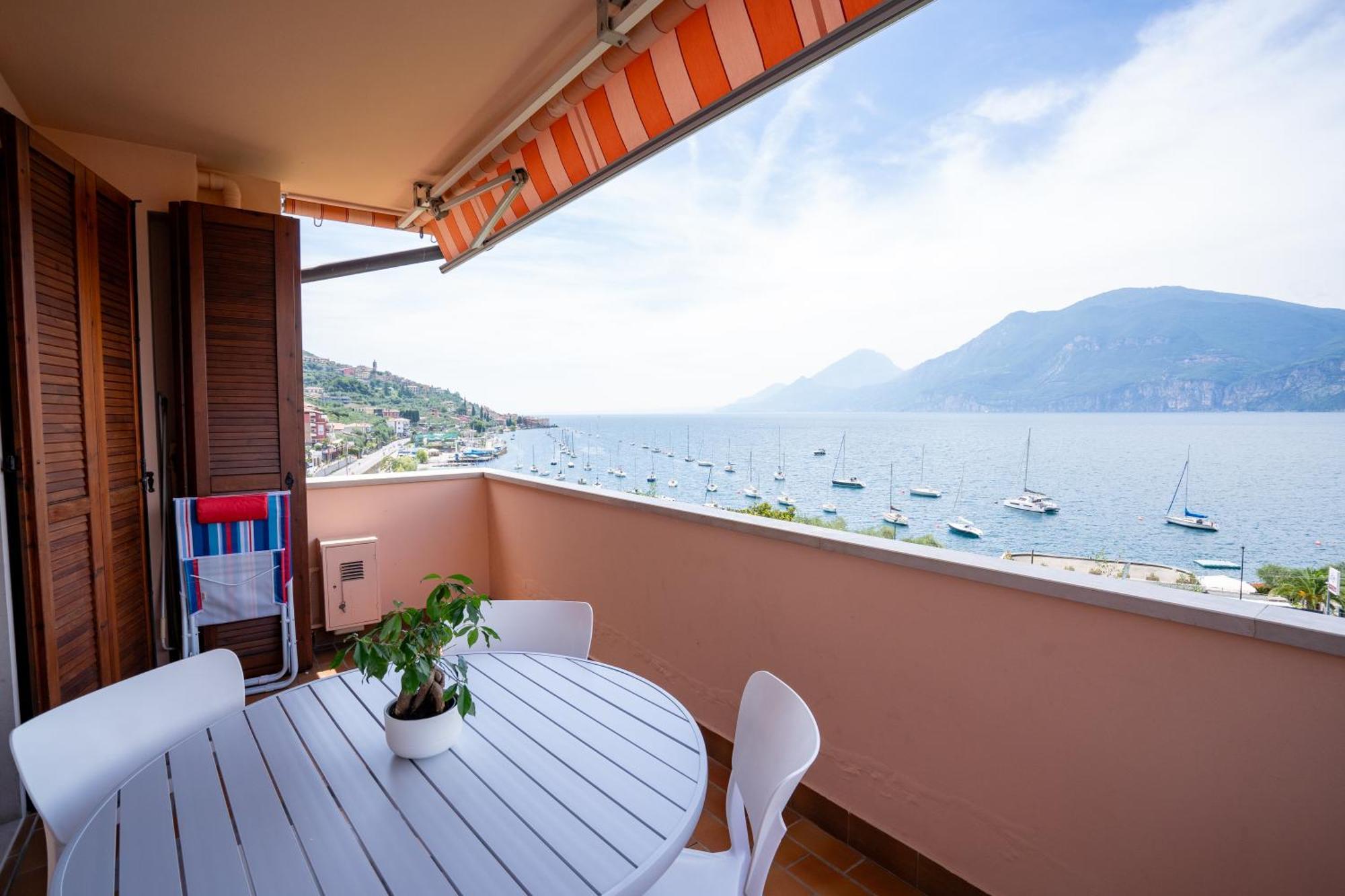 Le Vele Beth'S House Apartment เบรนโซเน ซูล การ์ดา ภายนอก รูปภาพ